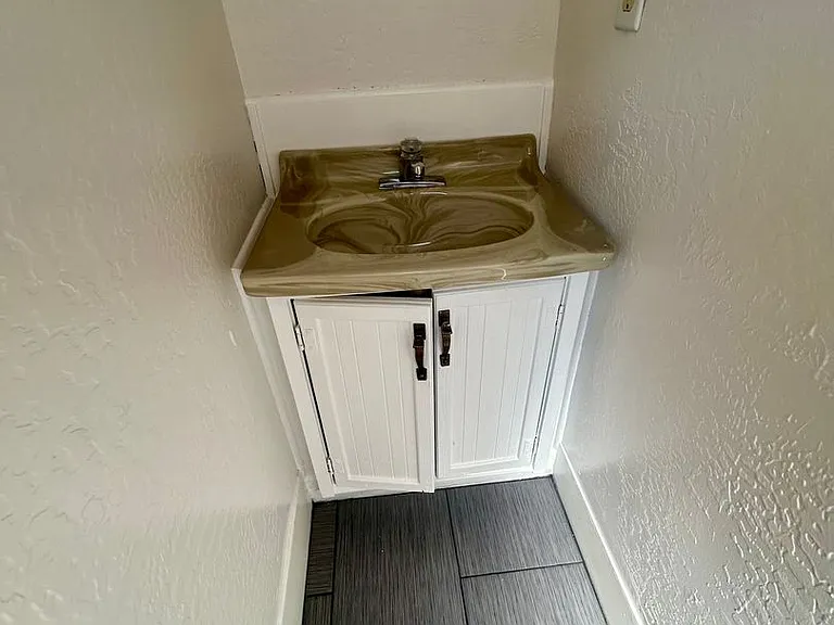 710 Grove Way — Photo 16