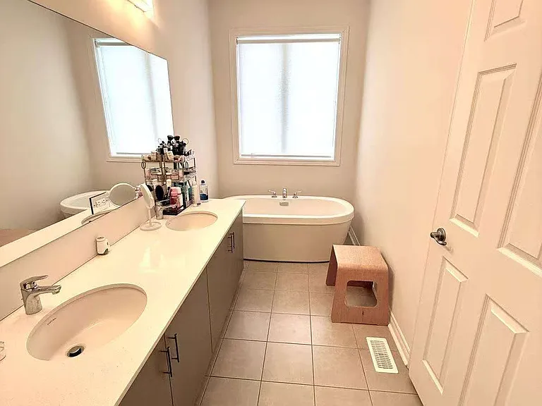 126 Mumbai Dr — Photo 5