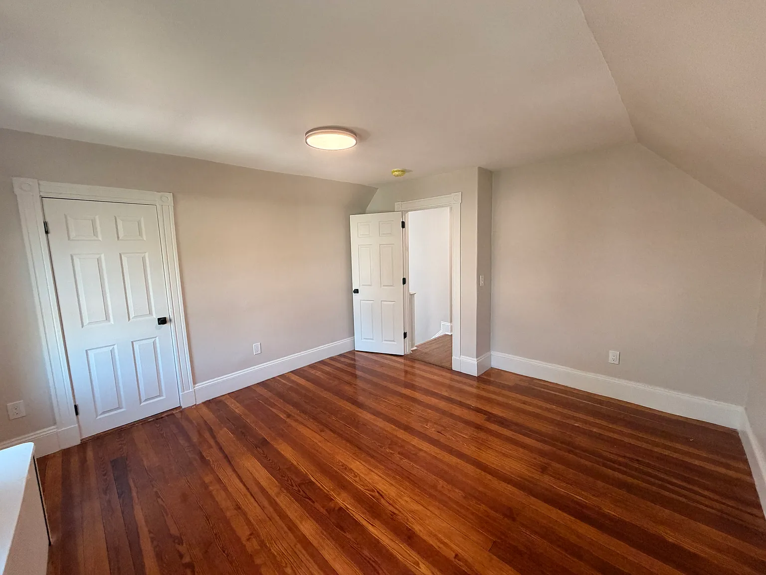 5 bed, $5,000 — Photo 4