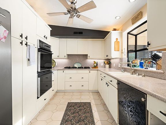 3rd image of 74681 Peppertree Dr