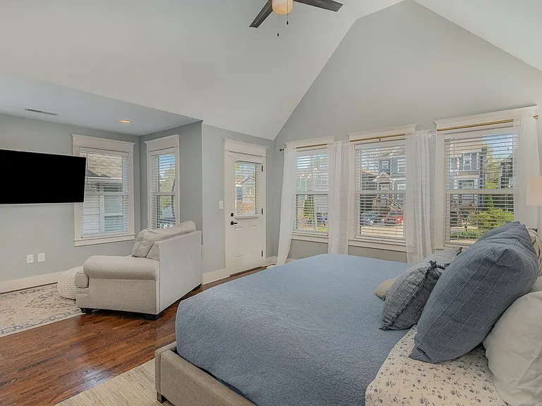 928 Thomas Ave — Photo 8