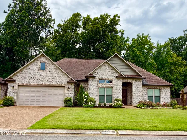 351 Copper Creek Dr, Jackson, TN 38305