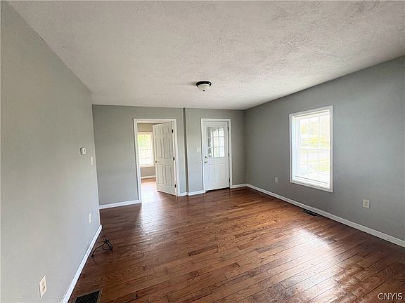 5th image of 160 Breen Ave