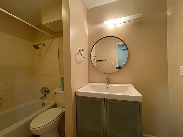 7904 Scotland Yard — Photo 6