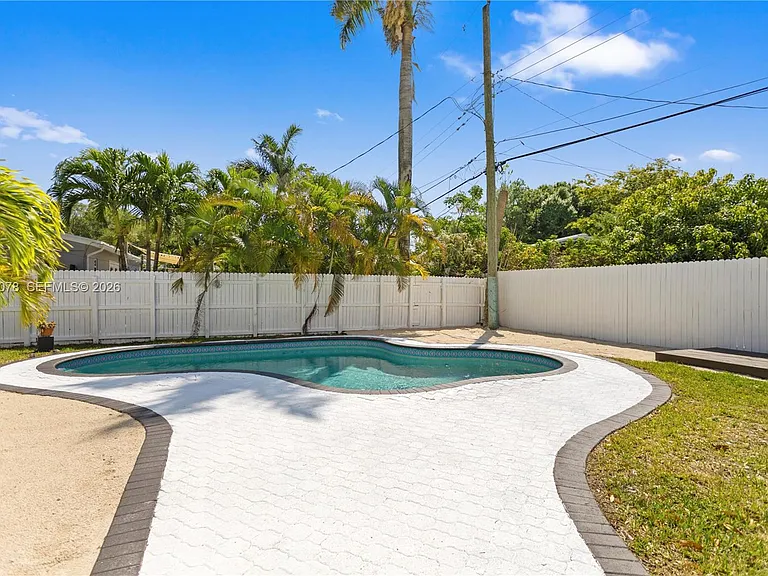 1524 SW 32nd Ct — Photo 42