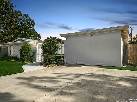 3rd image of 6426 FLINT ROCK DR