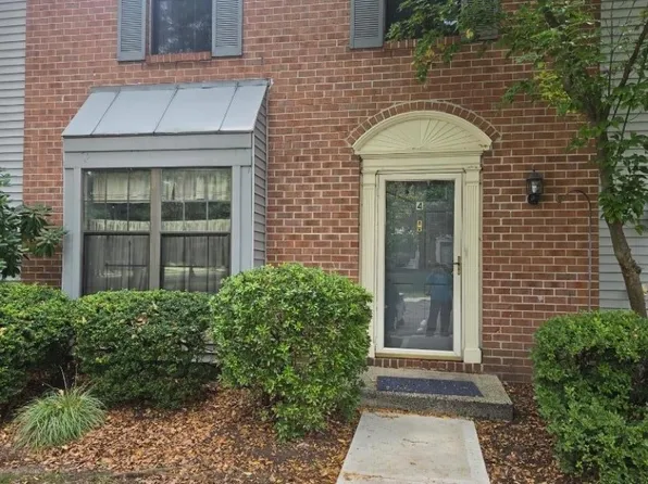 4 Pear Tree Ln, Franklin Twp., NJ 08823