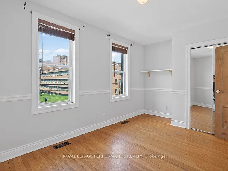 313 Lebreton St S — Photo 28