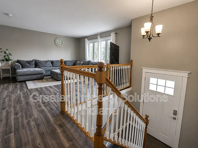 3 bed, 2.0 bath, 1636 sqft, $2,450 — Photo 3