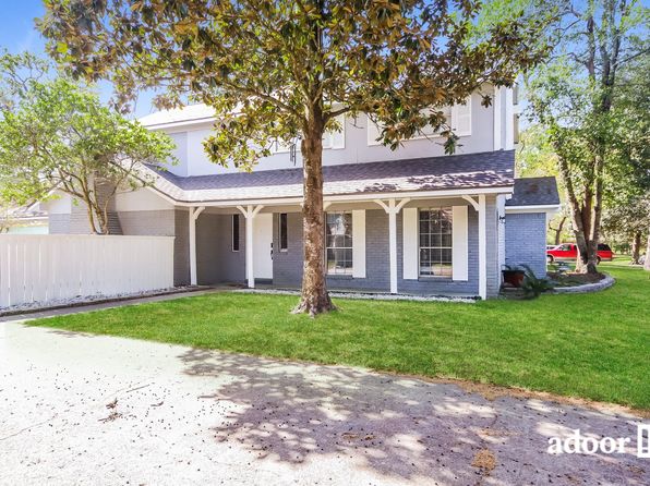 107 Carriage Ln