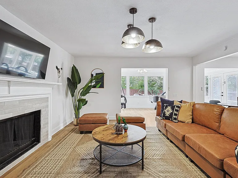 6872 Greenleaf Dr — Photo 5