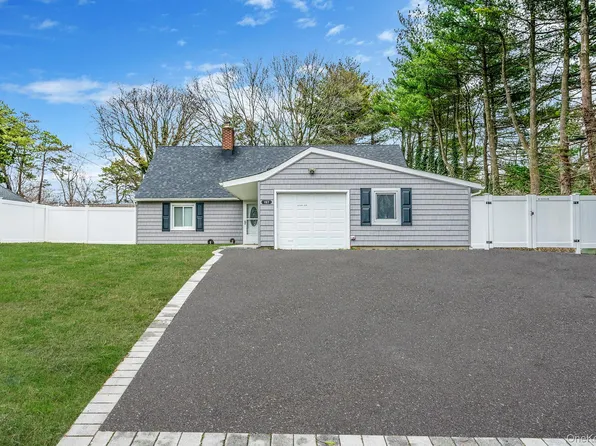 157 Serpentine Lane, Islandia, NY 11749