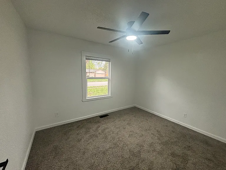2310 Lindbergh Blvd — Photo 12