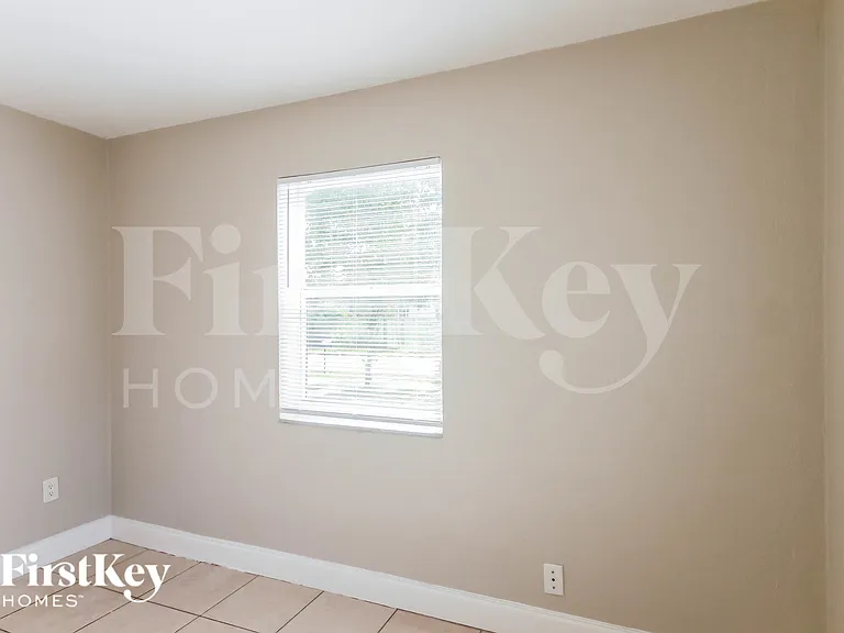 4531 NE 5th Ave — Photo 9