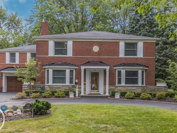 565 Lochmoor Blvd, Grosse Pointe Woods, MI 48236