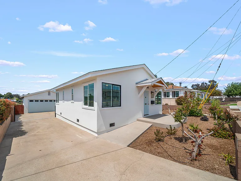 6364 Osler St — Photo 32