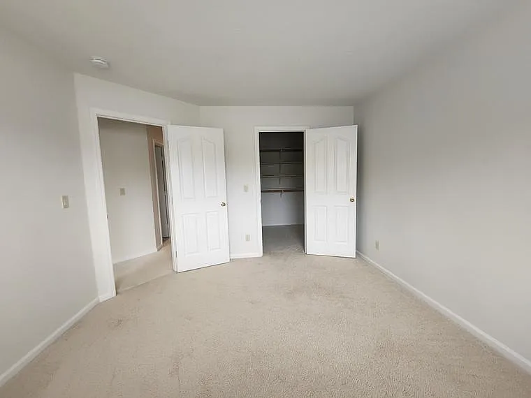232 Chatham Ter — Photo 13