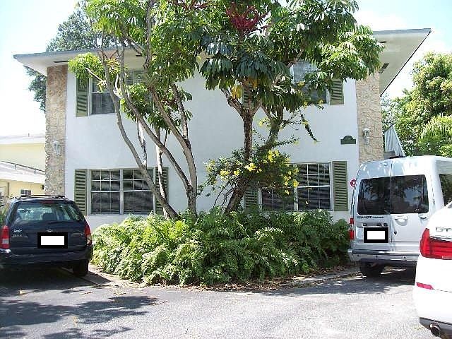 1st image of 808 SE 13th St