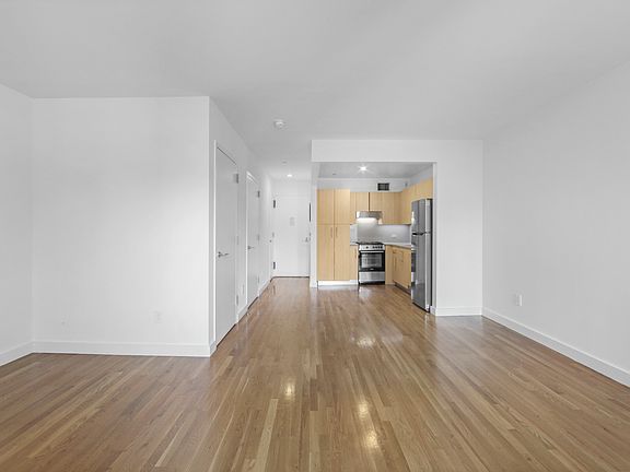 5th image of 101 W 15th St APT 601