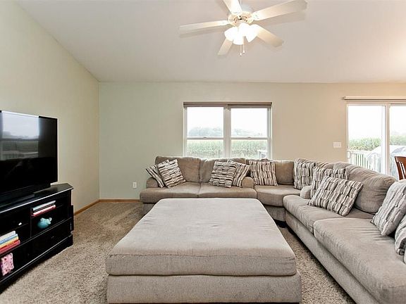 5th image of 4565 Willow St