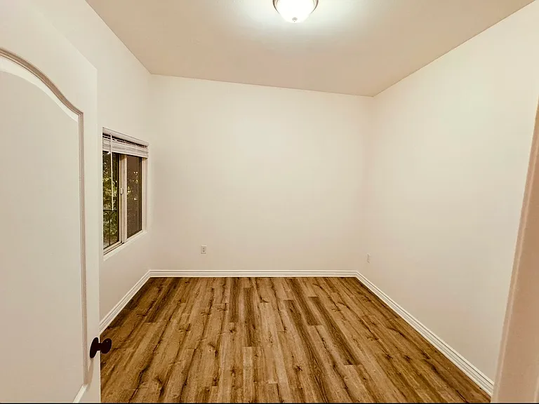 303 W Verdugo Ave #211 — Photo 16