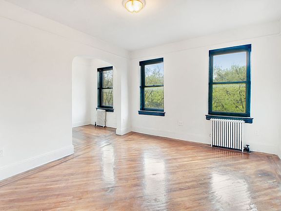 2nd image of 252 Lafayette Ave
