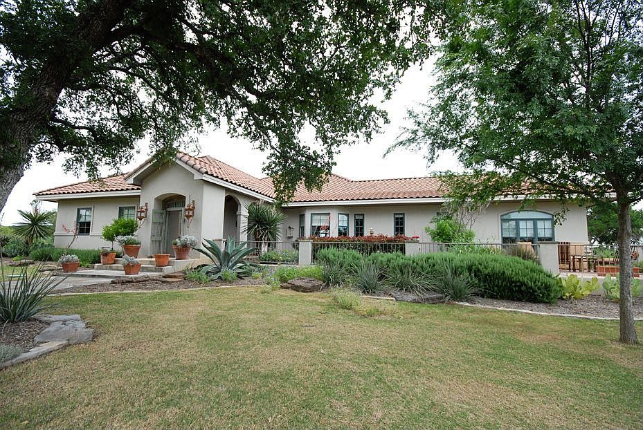 1st image of 320 Scenic View Dr