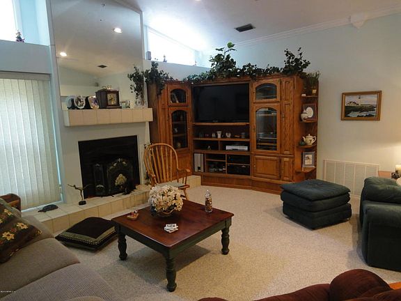 4th image of 202 S Lakewood Dr