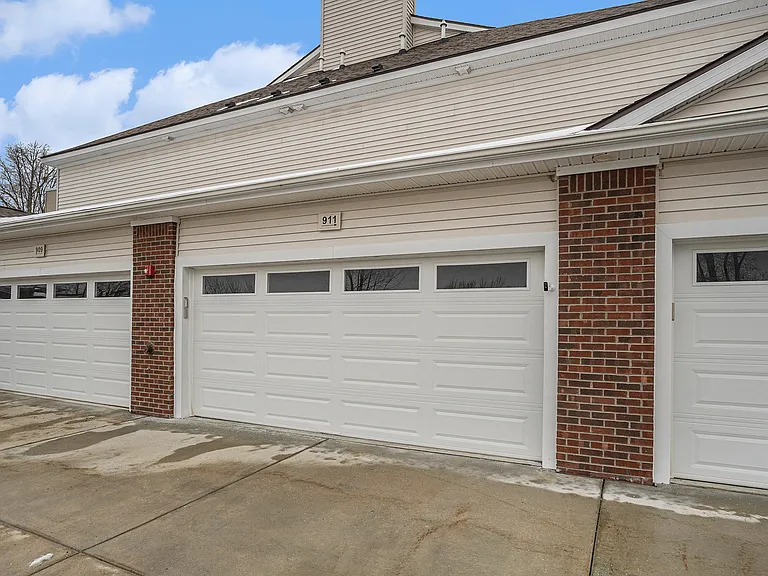 911 Watercress Ln — Photo 17