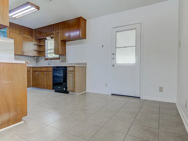 8406 Burrell Dr — Photo 7