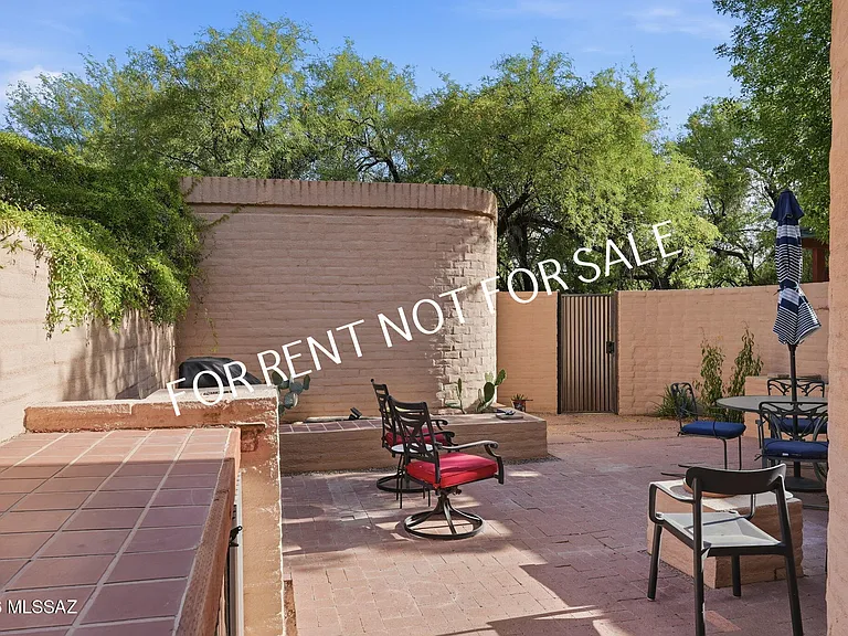 2824 E Sierra Vista Rd — Photo 36