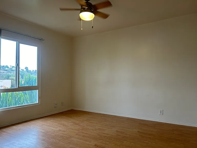 554 Greenbrier Dr #4 — Photo 6