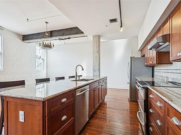 4th image of 404 Notre Dame St APT 16