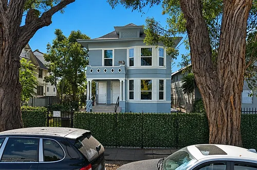 1212 W 37th Pl Photo 1