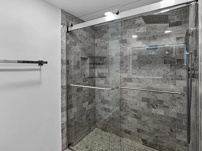 600 NE 36th St #1200 — Photo 10