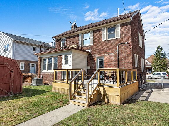 5th image of 523 Orange St