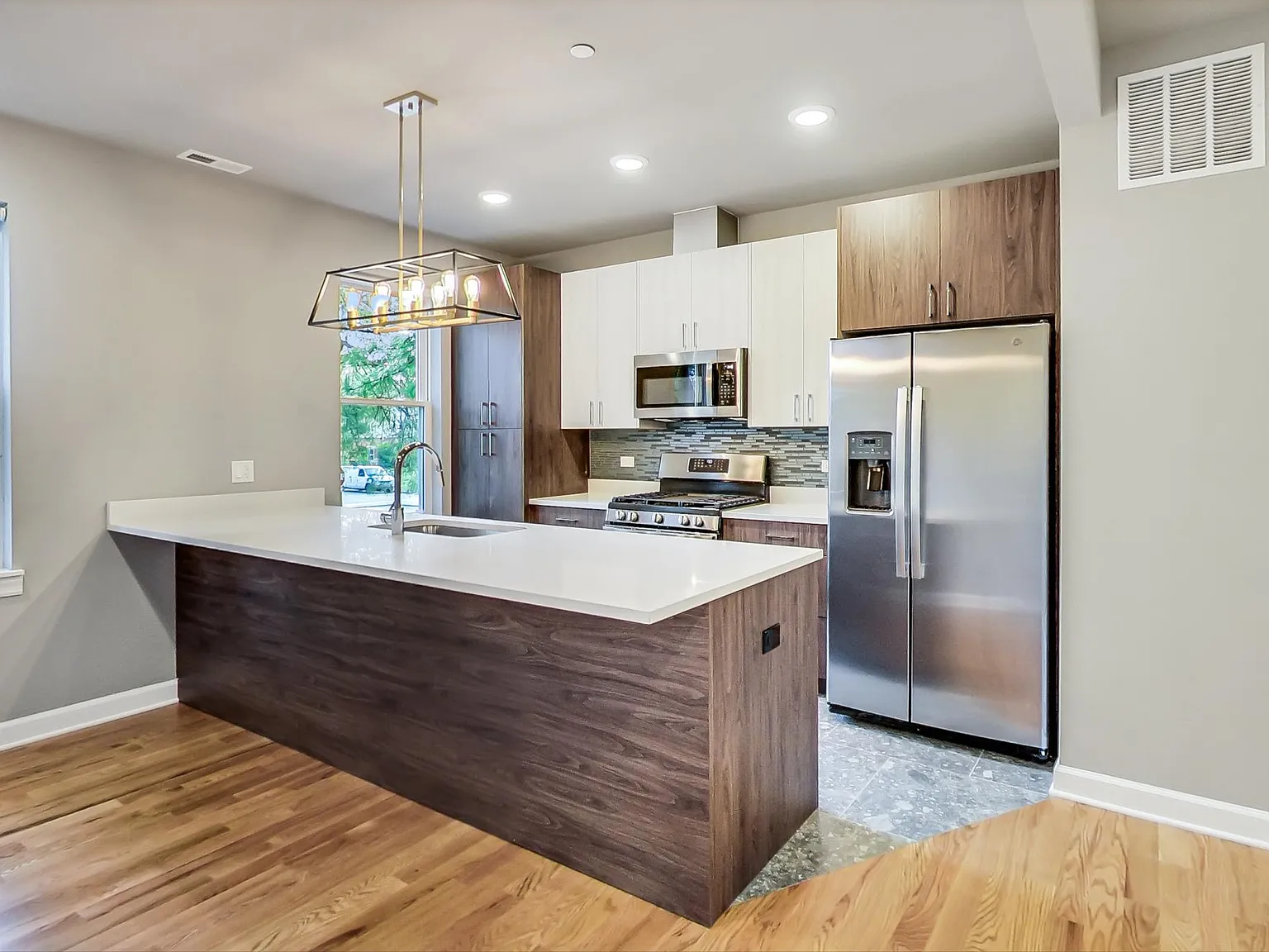 4 bed, 3.5 bath, $3,600 — Photo 2