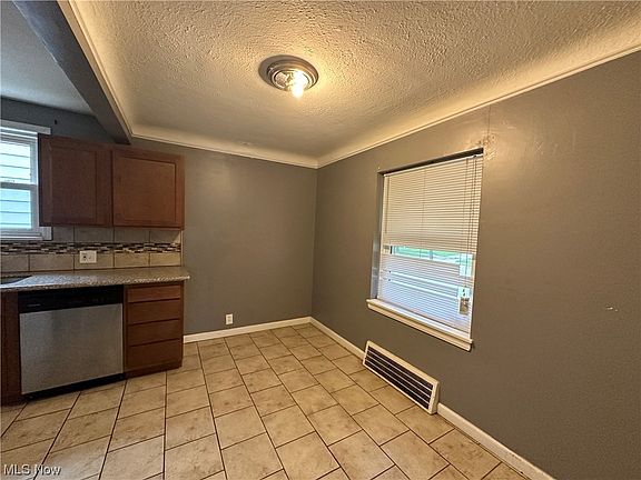 5th image of 21511 Kenyon Dr