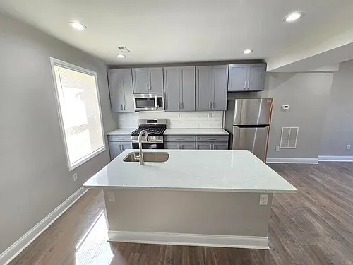 3169 Ravenwood Ave Photo 1