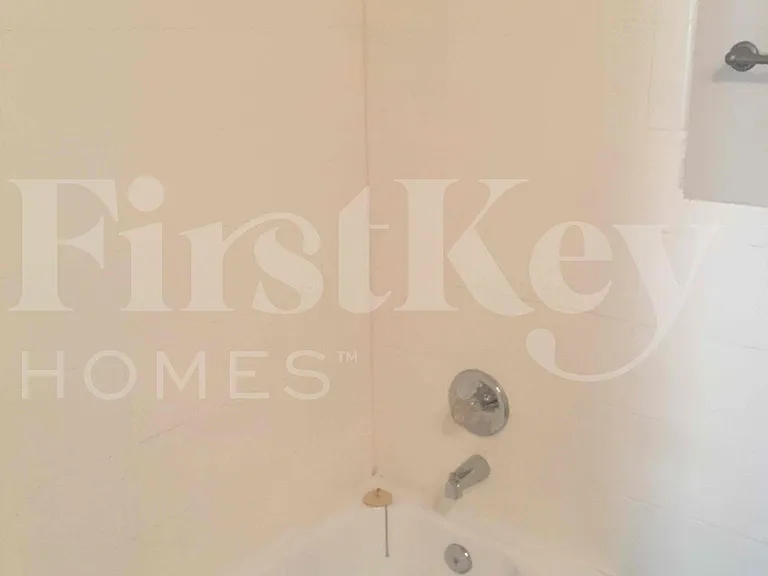 410 S Villa Ave — Photo 14