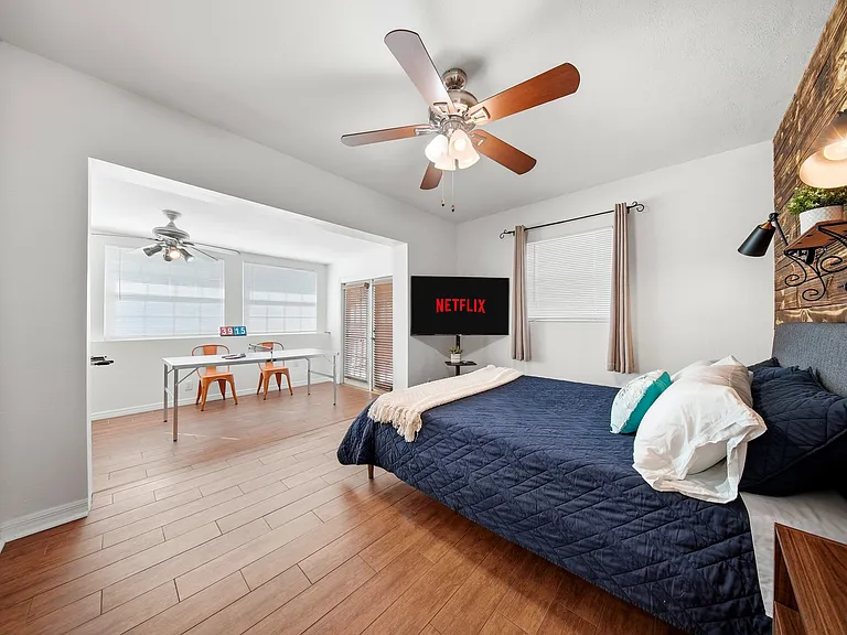 3915 W Gray St — Photo 10