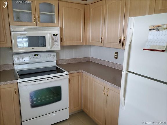 3rd image of 811 SW South River Dr APT 207