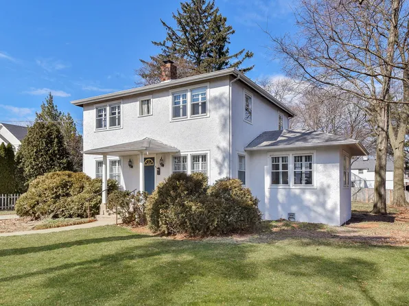 411 E Jefferson Ave, Wheaton, IL 60187