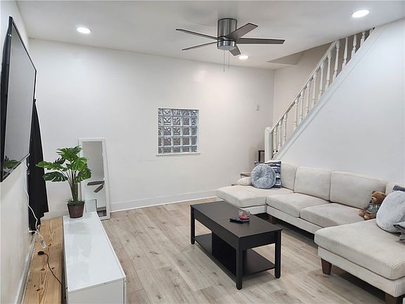 2nd image of 150 Overland Ave
