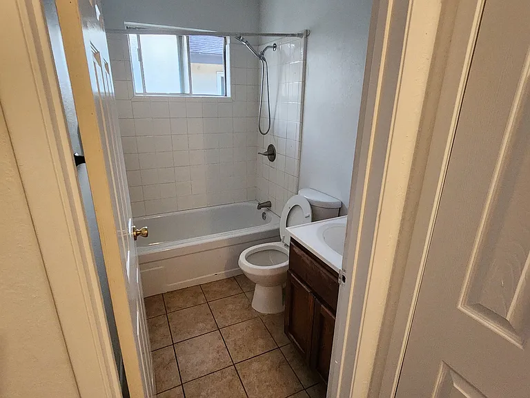 2928 Peachtree Dr #4 — Photo 7