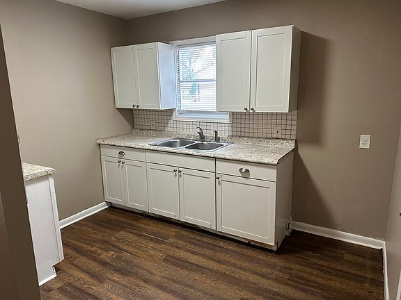 3rd image of 104 E Slattery Blvd