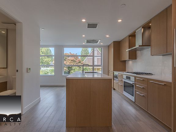 4th image of 1055 Ridgewood Dr #208