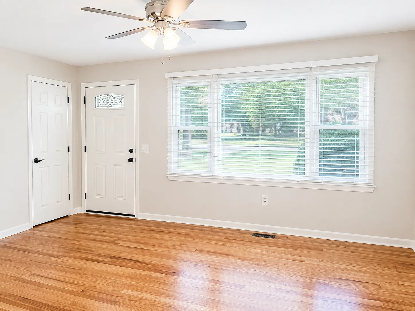 3 bed, 1008 sqft, $1,825 — Photo 4