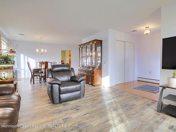 5th image of 143 Chesterfield Ln