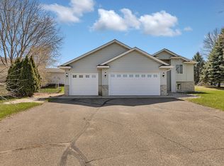 1002 Brook Ct, Sauk Rapids, MN 56379